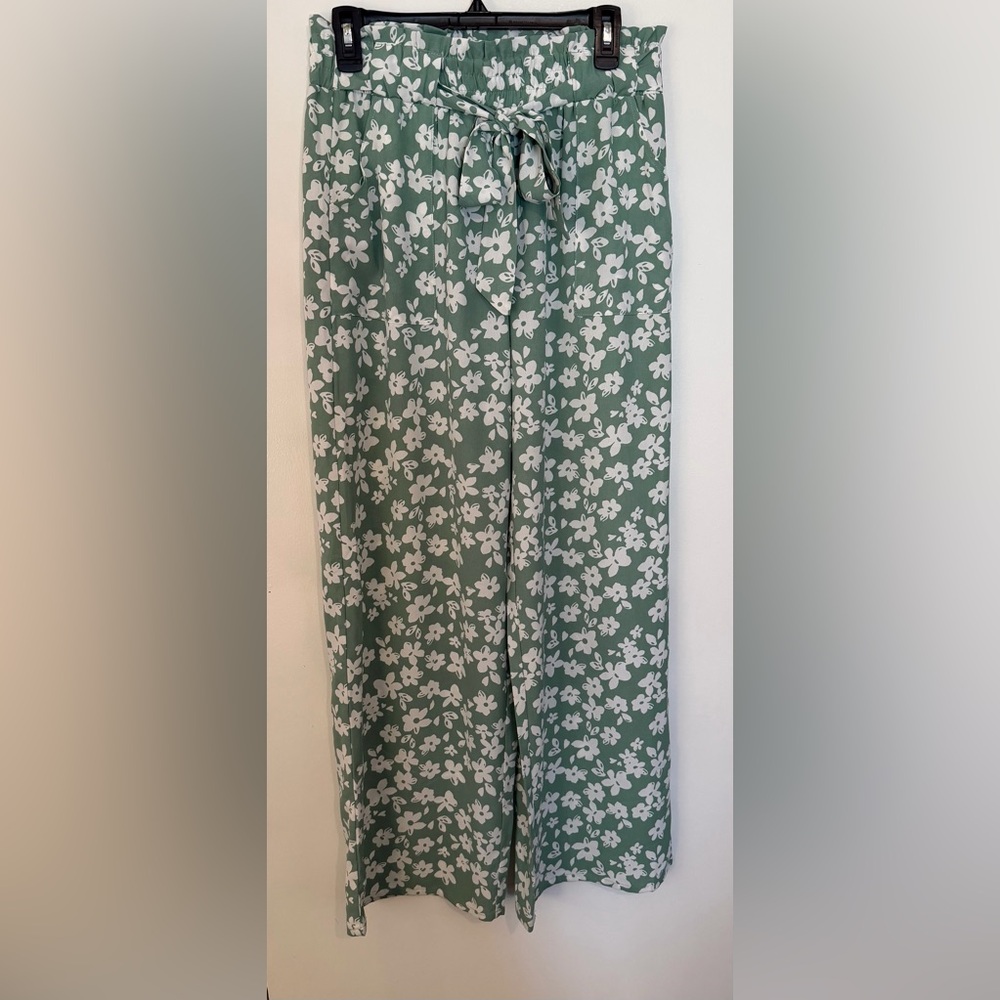 NWOT BOHO Floral High-Waisted Full Leg Pants. Size L.